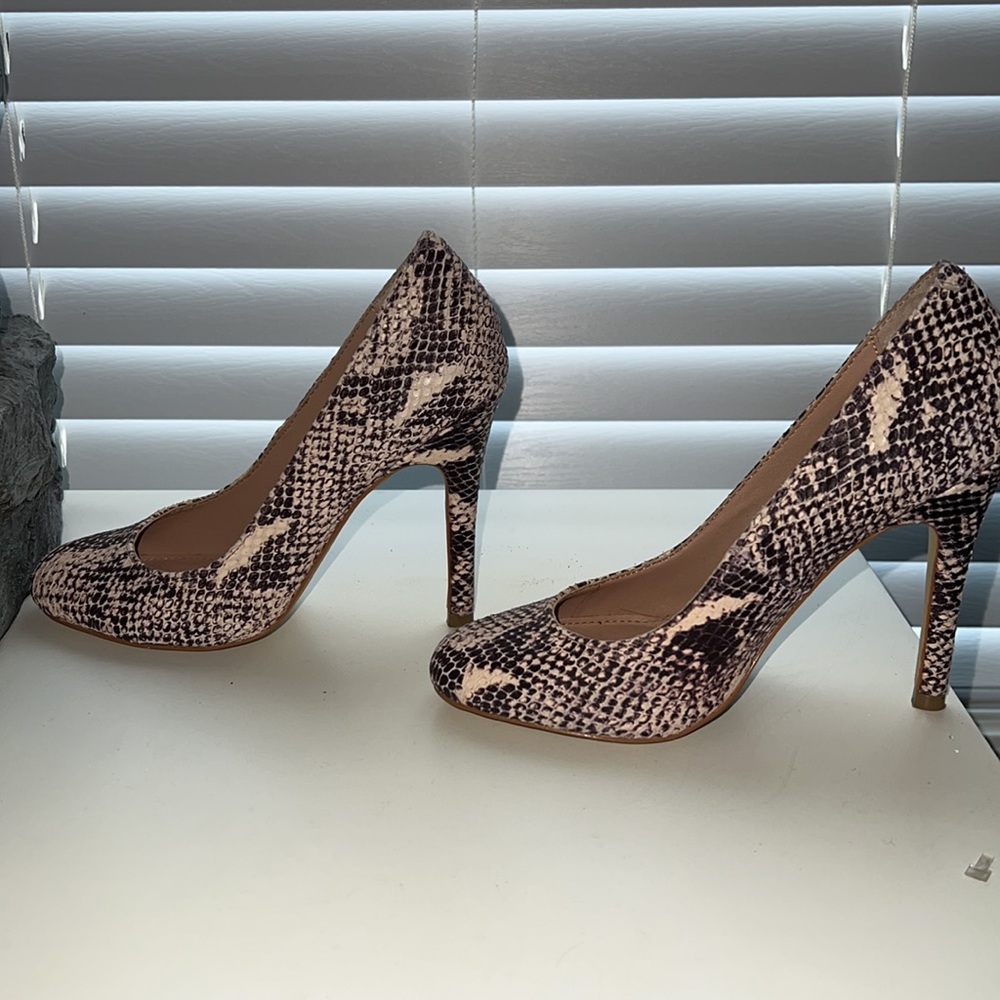 👠 3/$20 Heels - Picture 3 of 5